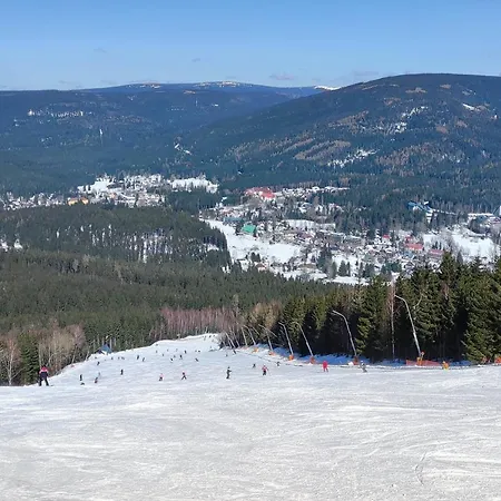 Enjoyharrachov - Atraktivni Slunny Klimatizovany Apartman 14 V Centru Harrachova Se Saunou, Parkovanim, Wifi-Wlan, Sat, Herni Konzoli, Pc S Win 10, Netflix Zdarma A Moznosti Dobijeni Auta S Jedinecnym Vyhledem Na Certovu Horu Se Skokanskymi Mustky Exterior photo
