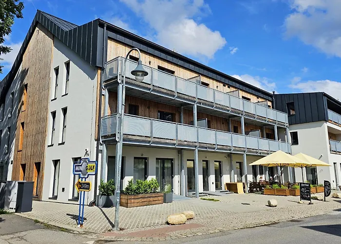Enjoy Harrachov - Atraktivní slunný klimatizovaný apartmán 14 v centru Harrachova se saunou, wallboxem EV, herní konzolí, počítačem s win 10, Netflix a jedinečným výhledem na Čertovu horu se skokanskými můstky