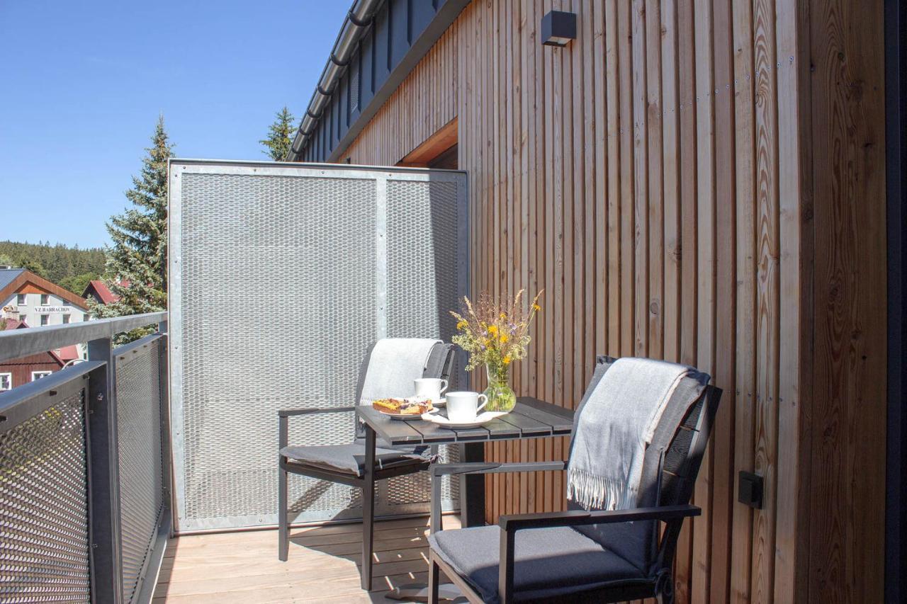 Apartmán Enjoy - Atraktivní Slunný Klimatizovaný 14 V Centru Harrachova Se Saunou, Wallboxem Ev, Herní Konzolí, Počítačem S Win 10, Netflix A Jedinečným Výhledem Na čertovu Horu Se Skokanskými Můstky